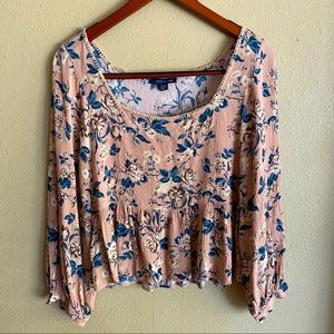 American Eagle Dusty Pink Floral Cropped Top Size M